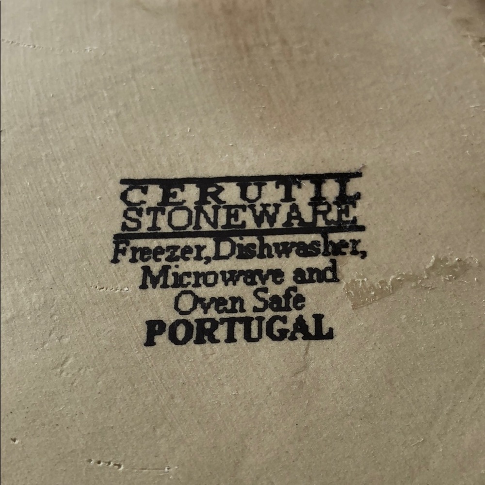 Cerutil Stoneware Leaf Dishes - Picture 5 of 11